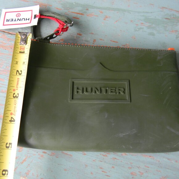 Hunter for Target Green Rubber Pouch Zipper Wristlet Small Bag Tote Make Up Bag - Picture 7 of 8